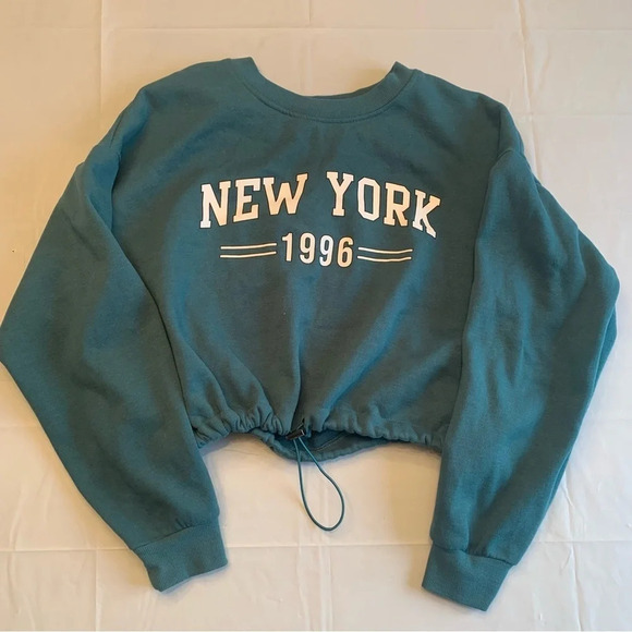 🌆StreetWear  Society Crop Top Sweater - Size Small, 90s Style, Vintage Vibes!🌆 - Picture 5 of 9